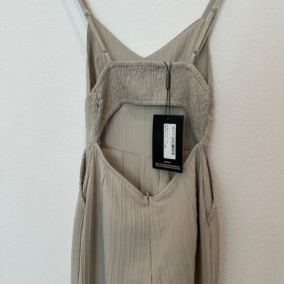 NWT PrettyLittleThing Stone Strappy Textured Backless Wide Leg Jumpsuit US 2 - Picture 4 of 6